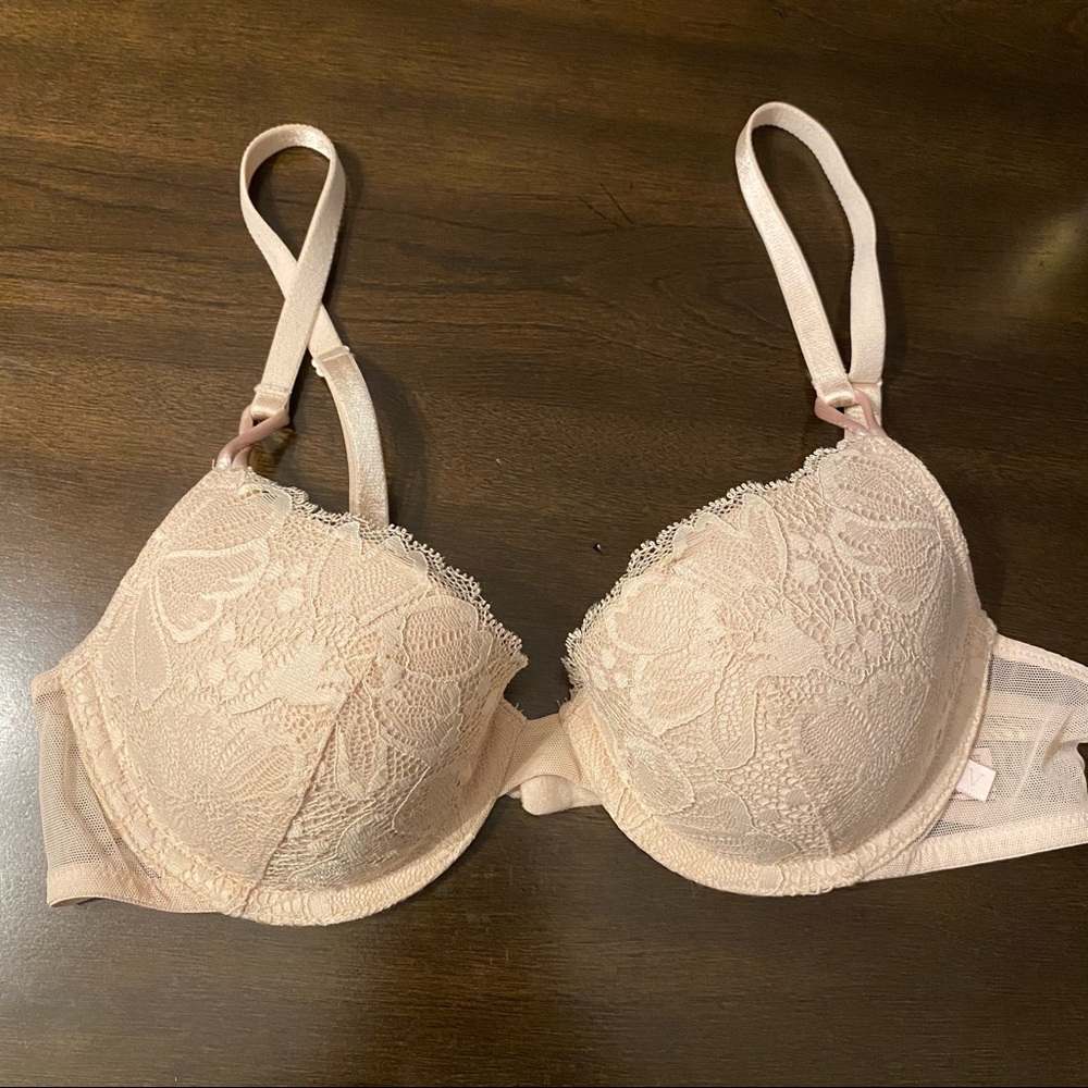 Victoria’s Secret Lightly Lined T shirt Bra (34B)